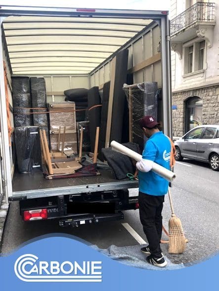 Déménagement Genève - Protection meubles dans camion
